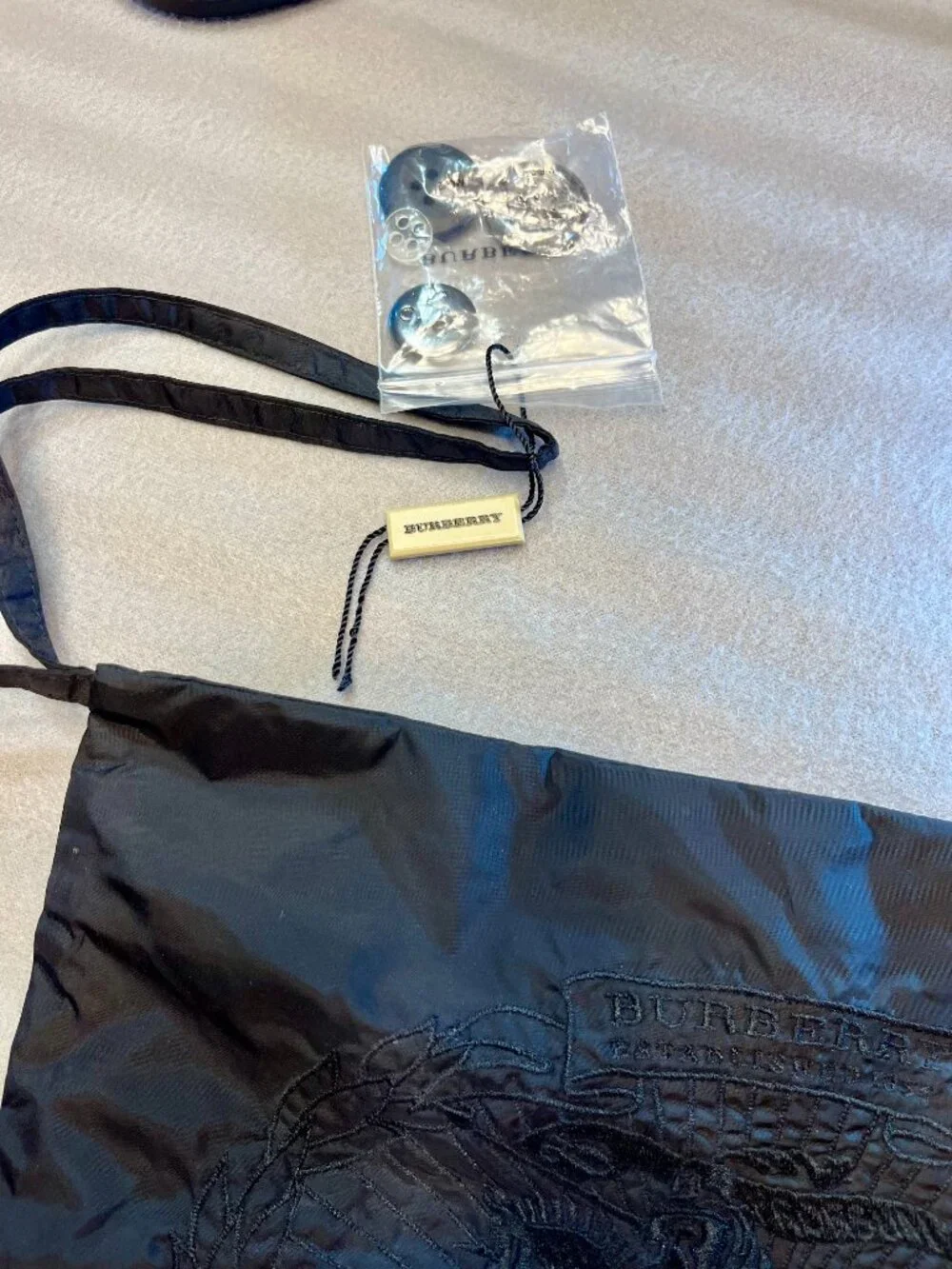 Burberry Replacement Buttons Set Sealed in Pouch with EKD Travel Bag